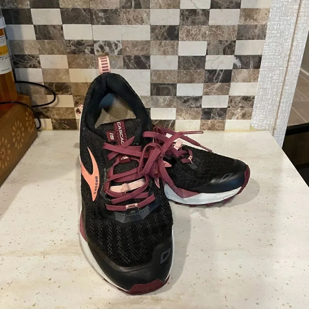 Brooks Sneakers